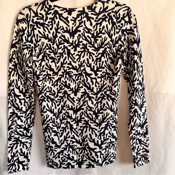 Lilly Pulitzer Women’s Adelaide Sweater Bright Navy Treasure V-Neck Size Small - Picture 5 of 7
